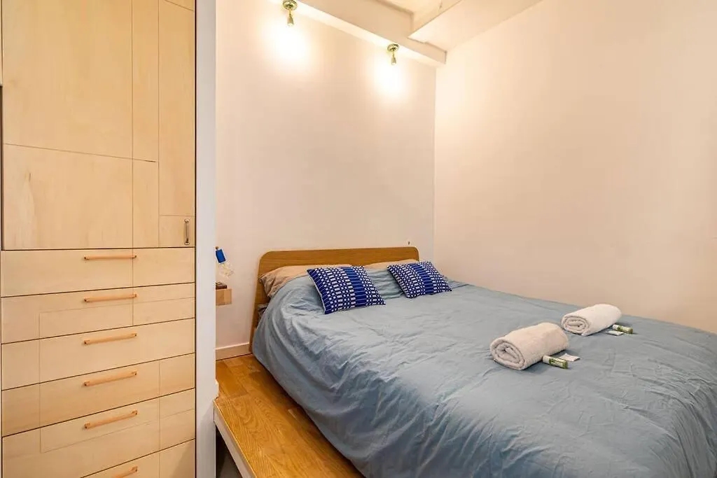 Апартаменты Guestready - Midcentury Maisonette In The 10Th Париж Франция