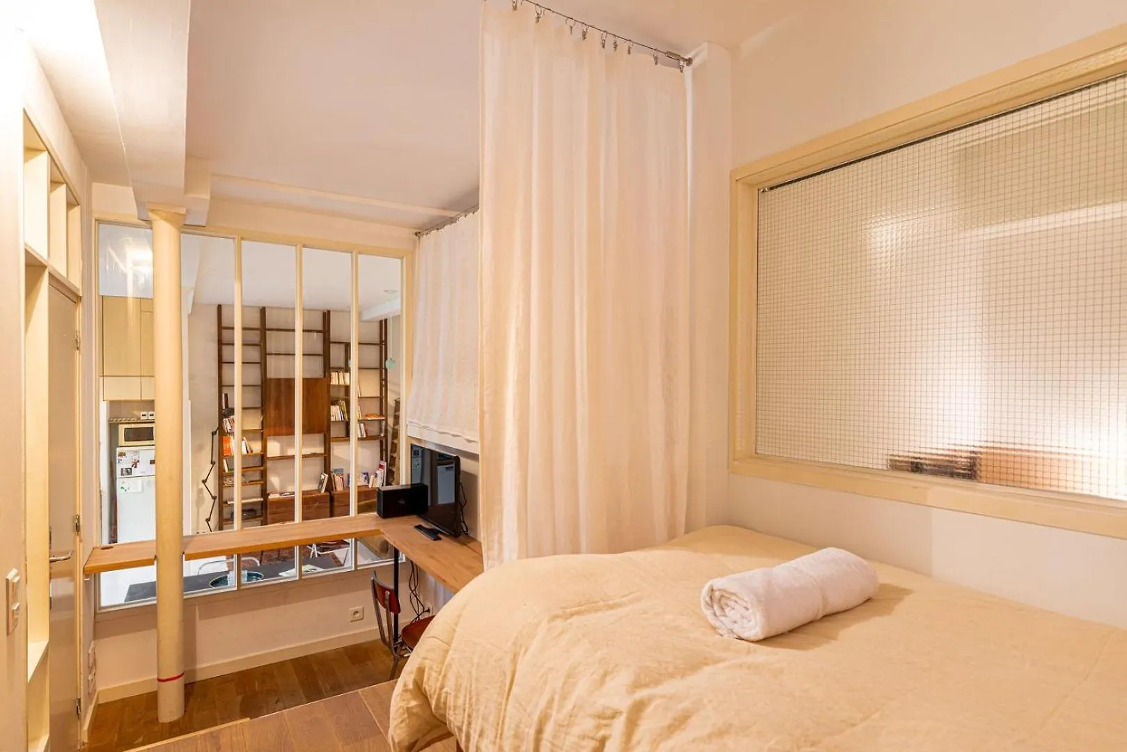 Апартаменты Guestready - Midcentury Maisonette In The 10Th Париж