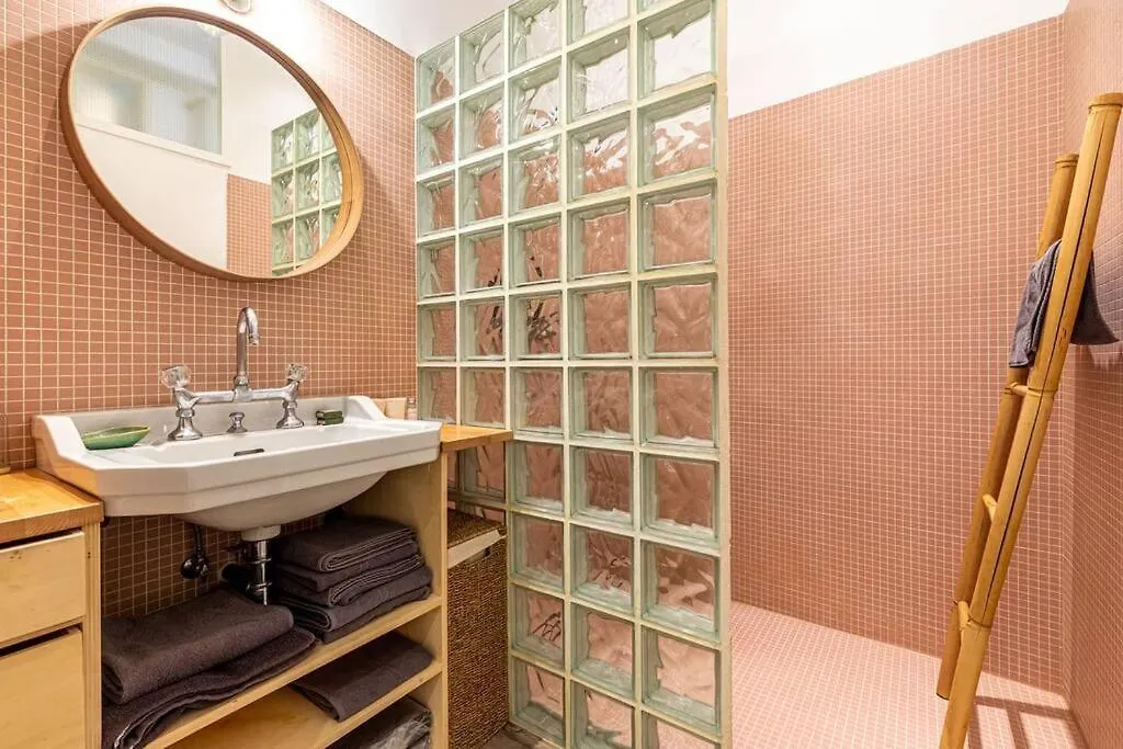 Guestready - Midcentury Maisonette In The 10Th Paris 0*,  France