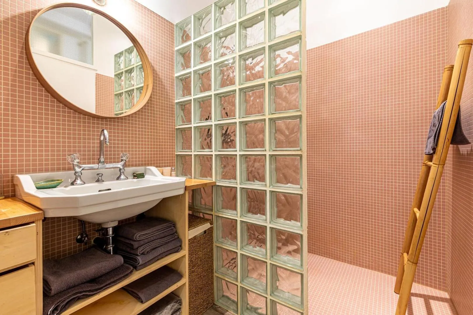 Guestready - Midcentury Maisonette In The 10Th Paris France